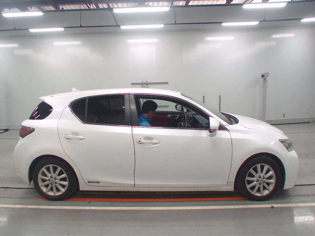 2012 Lexus CT ZWA10[2]