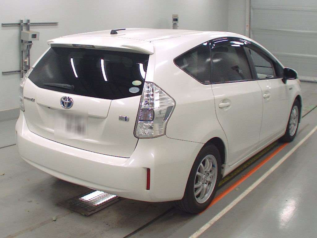 2012 Toyota Prius alpha ZVW41W[1]