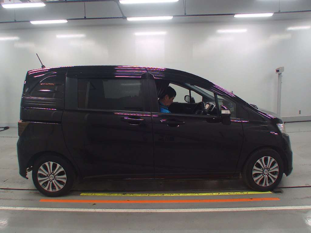 2012 Honda Freed Spike GB3[2]