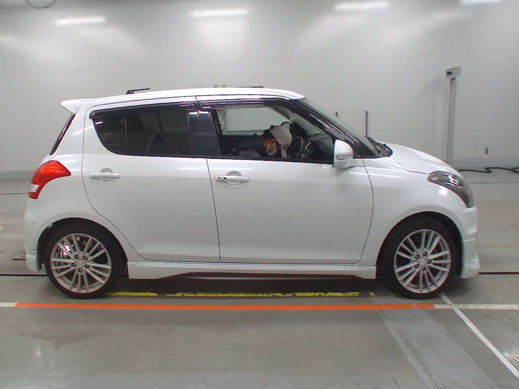 2013 Suzuki Swift Sport ZC32S[2]