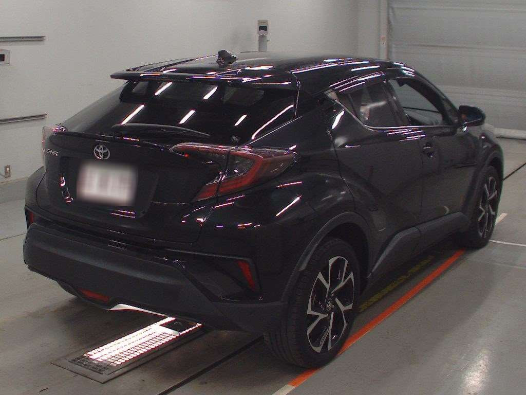 2017 Toyota C-HR NGX50[1]