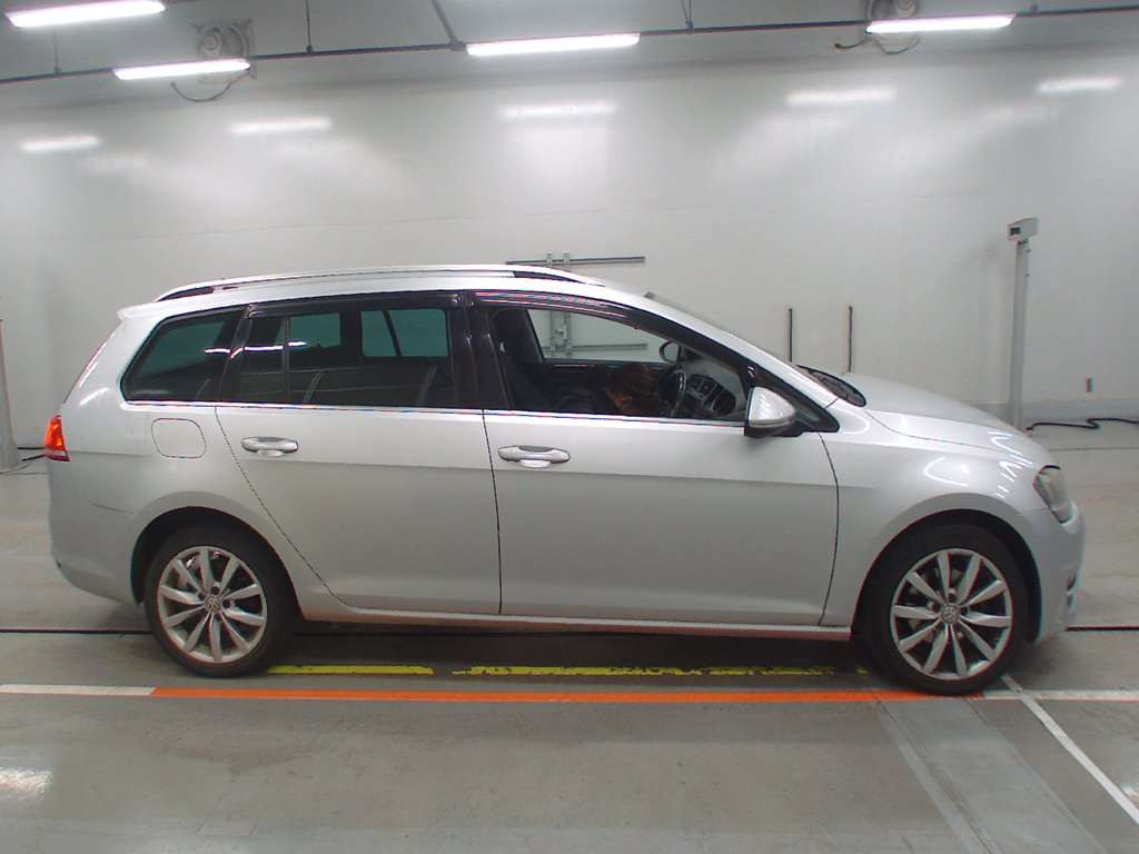 2016 Volkswagen Golf Variant AUCHP[2]