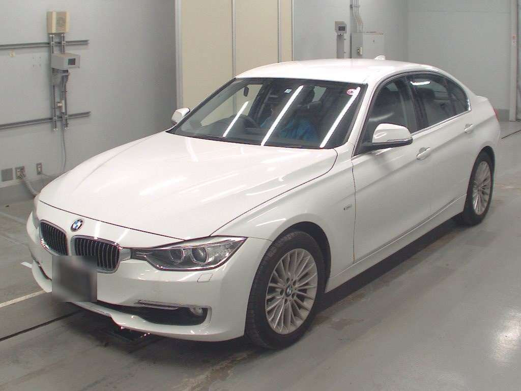 2013 BMW 3 Series 3D20[0]