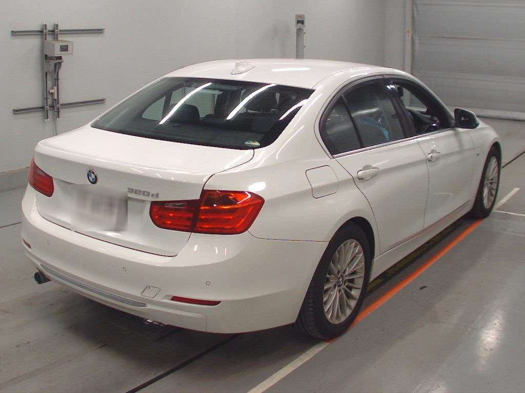 2013 BMW 3 Series 3D20[1]