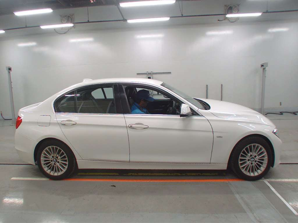 2013 BMW 3 Series 3D20[2]