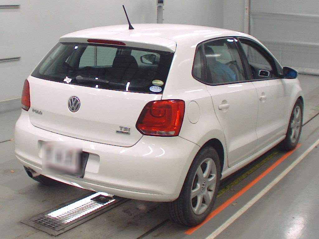 2013 Volkswagen Polo 6RCBZ[1]