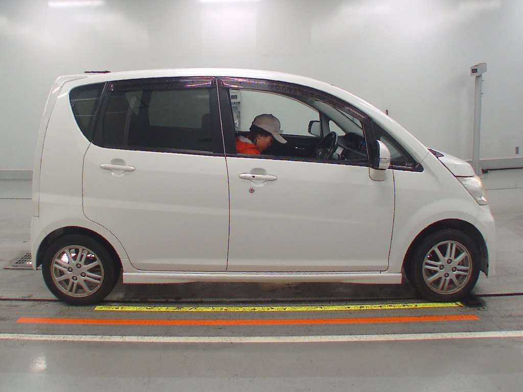 2009 Daihatsu Move L175S[2]