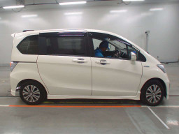 2011 Honda Freed hybrid