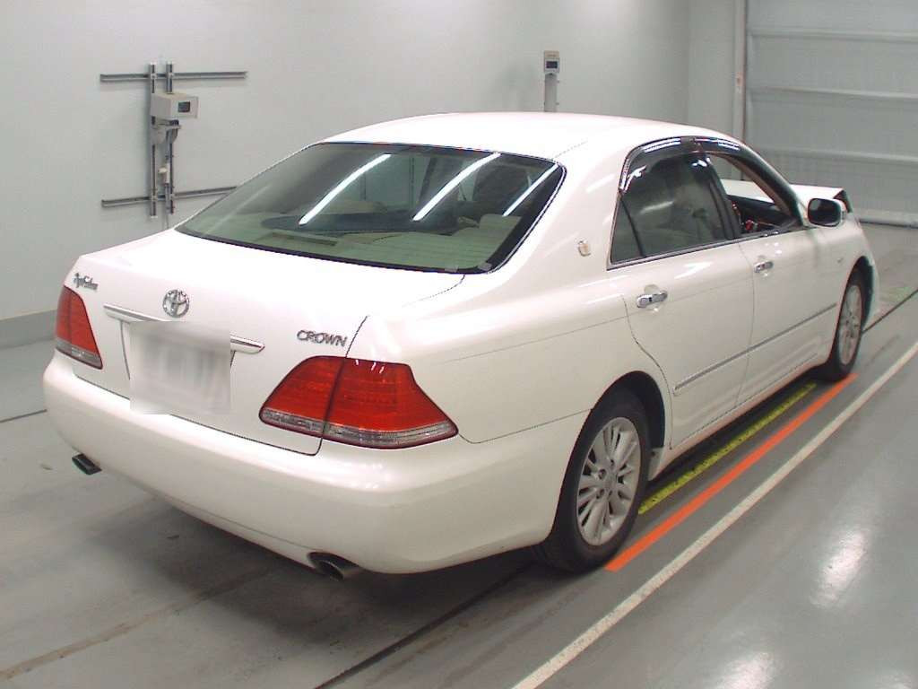 2004 Toyota Crown GRS180[1]