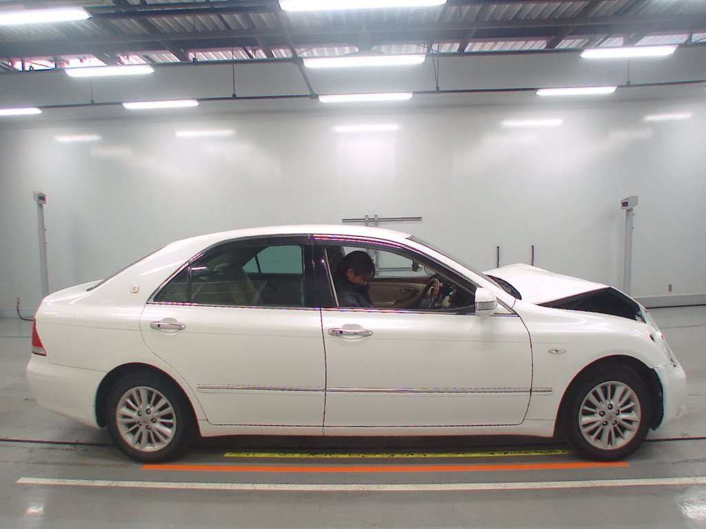 2004 Toyota Crown GRS180[2]