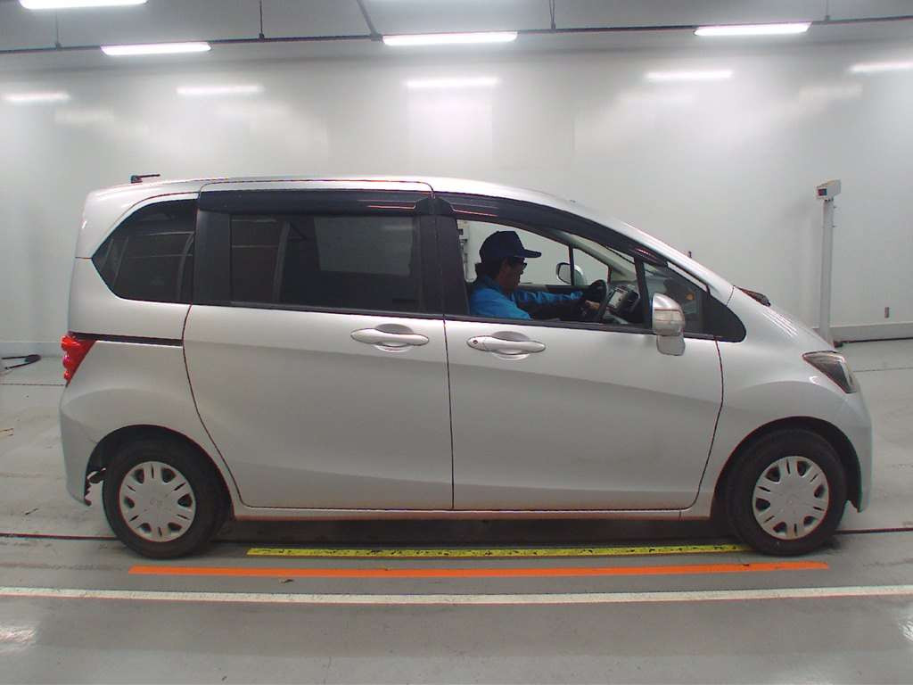 2009 Honda Freed GB3[2]