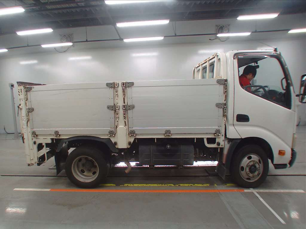 2011 Toyota Toyoace Truck XZU605[2]