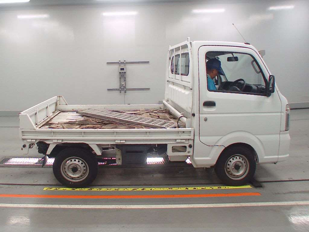 2017 Suzuki Carry Truck DA16T[2]