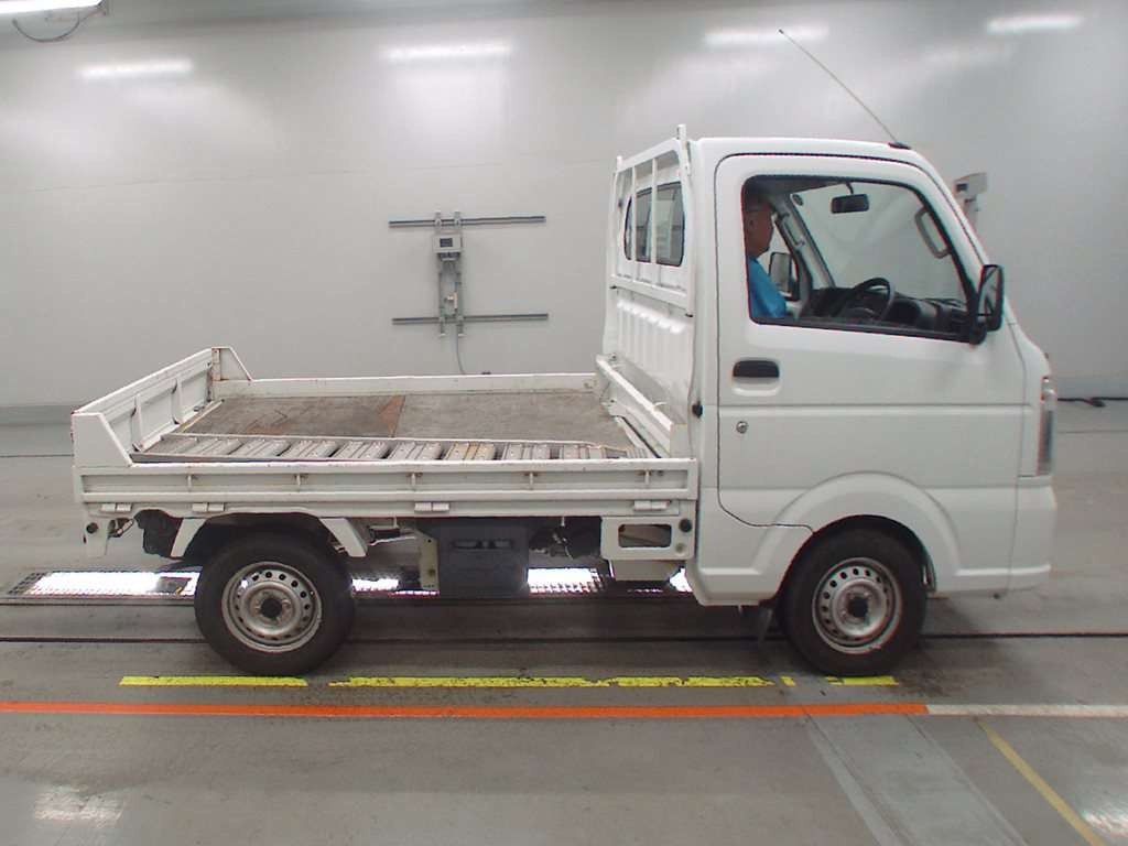 2017 Suzuki Carry Truck DA16T[2]