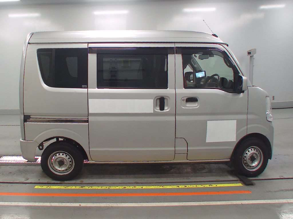 2018 Nissan NV100 Clipper DR17V[2]