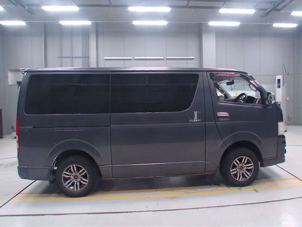 2013 Toyota Hiace Van KDH206V[2]