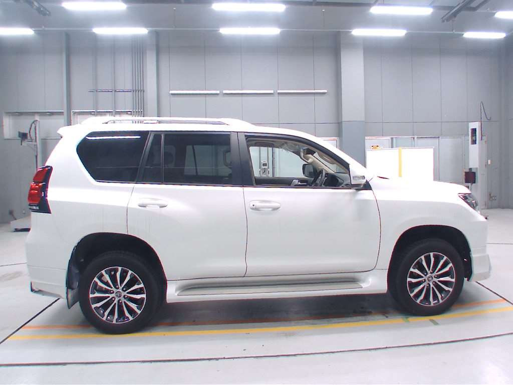 2020 Toyota Land Cruiser Prado TRJ150W[2]