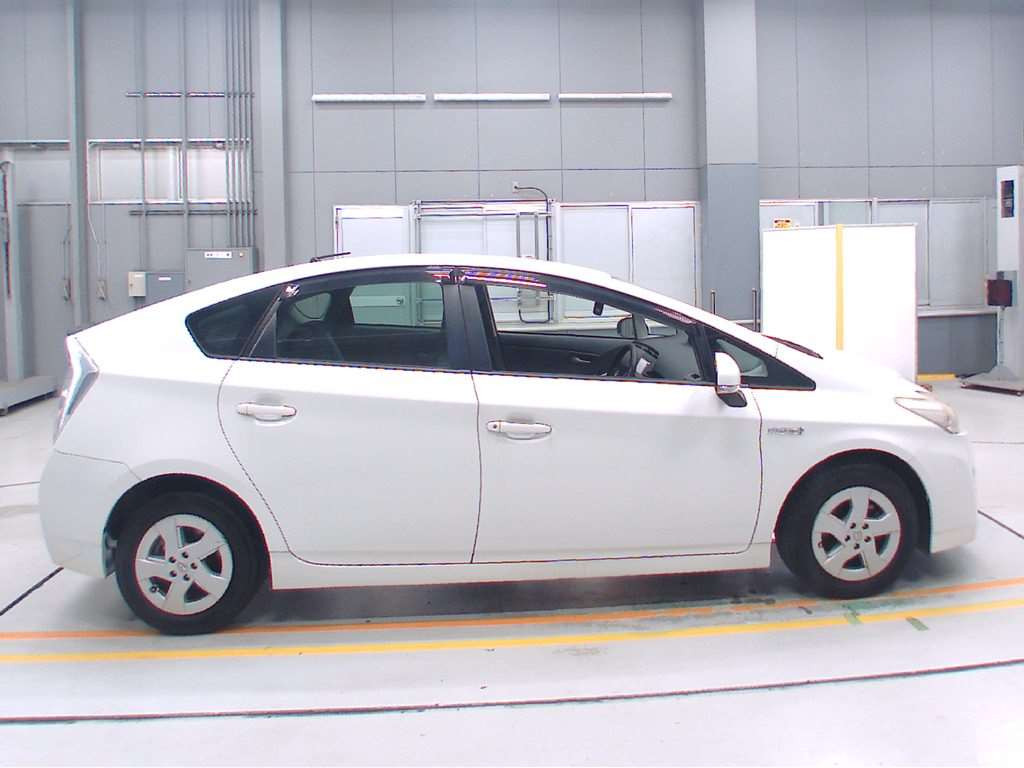 2010 Toyota Prius ZVW30[2]