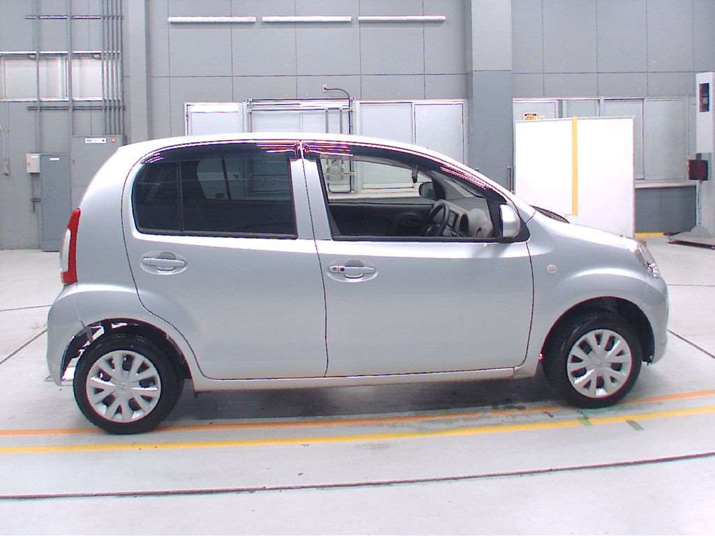 2015 Toyota Passo KGC30[2]