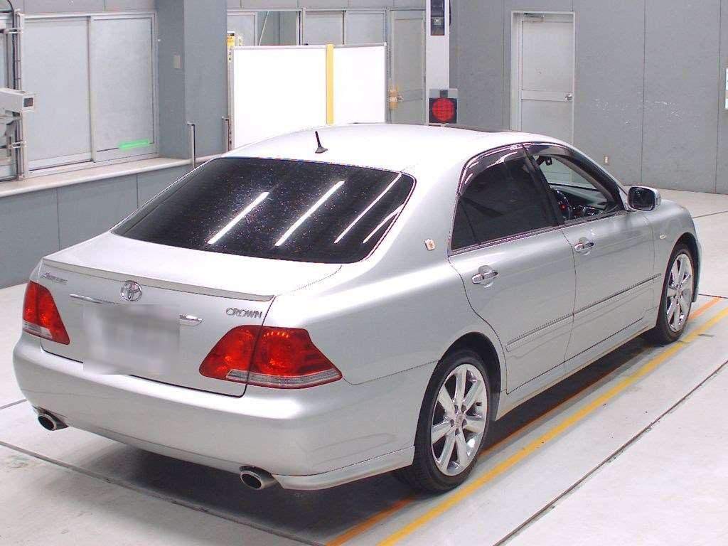 2005 Toyota Crown GRS180[1]