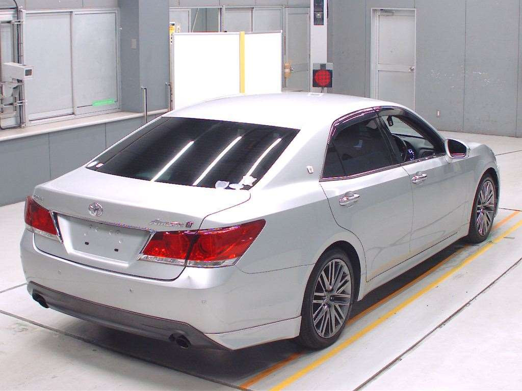 2015 Toyota Crown GRS214[1]