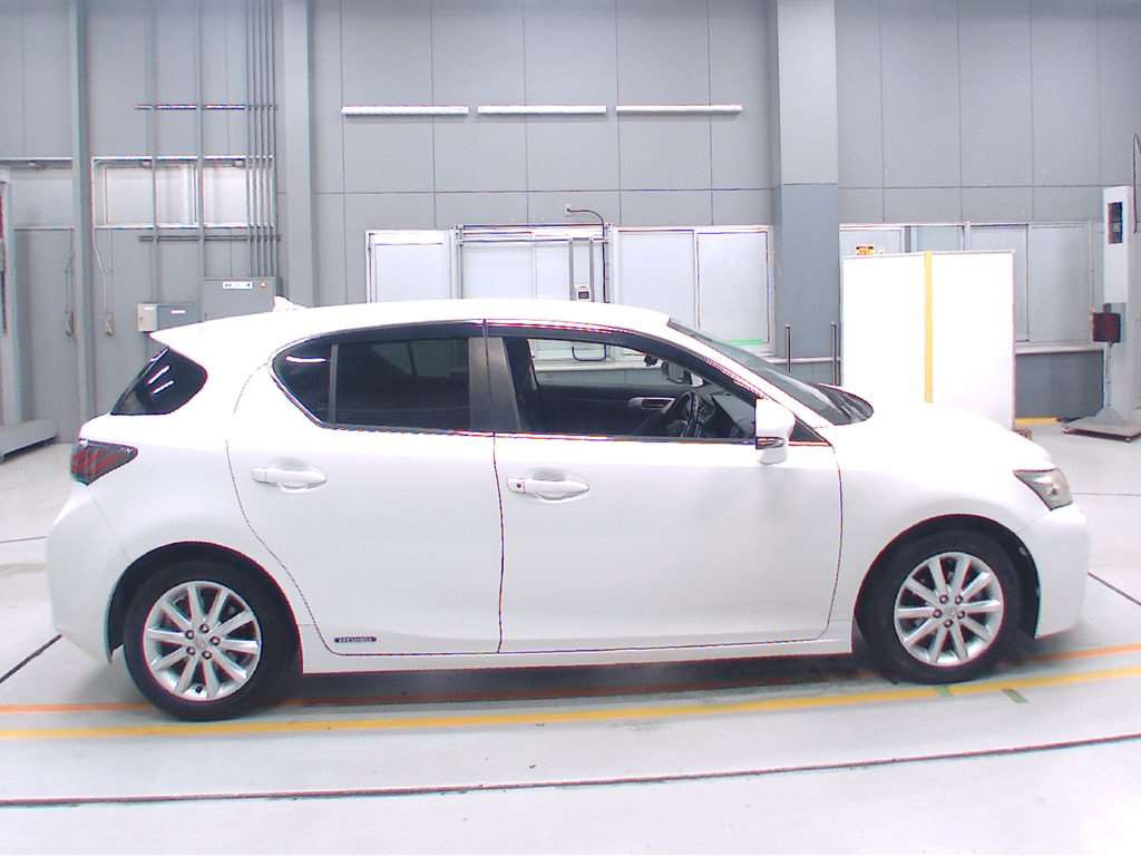 2011 Lexus CT ZWA10[2]