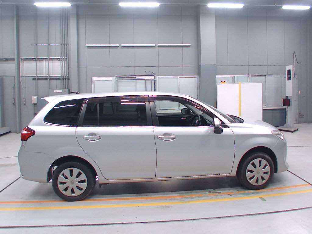 2015 Toyota Corolla Fielder NZE164G[2]