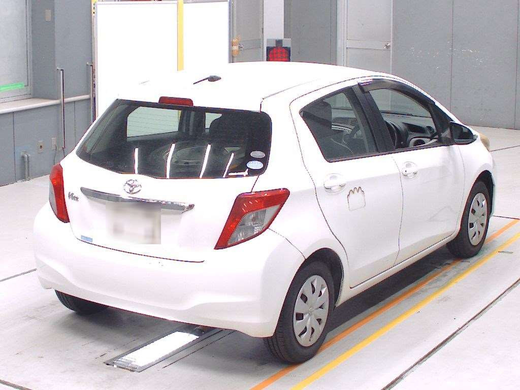 2011 Toyota Vitz KSP130[1]