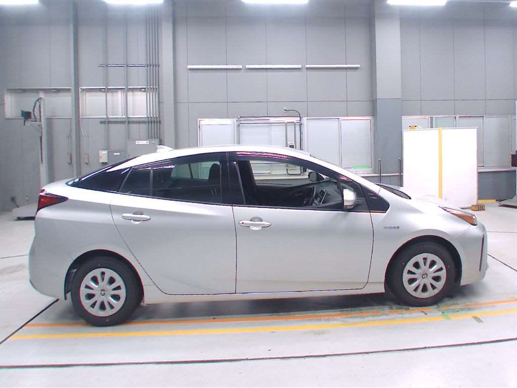 2019 Toyota Prius ZVW51[2]