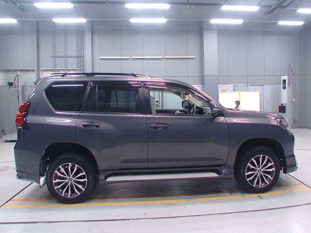 2020 Toyota Land Cruiser Prado TRJ150W[2]