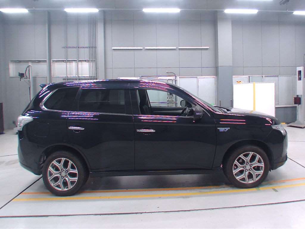 2013 Mitsubishi Outlander PHEV GG2W[2]