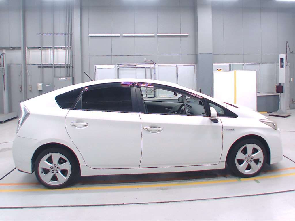 2010 Toyota Prius ZVW30[2]