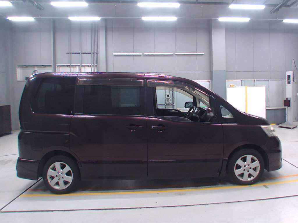 2010 Nissan Serena CC25[2]