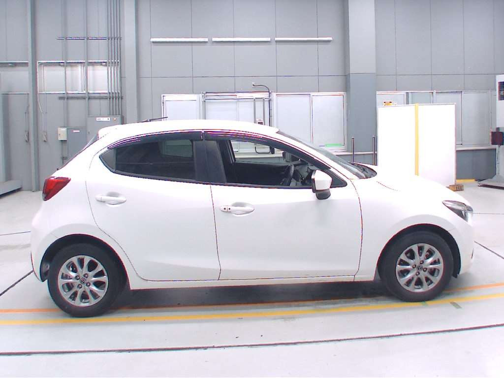 2015 Mazda Demio DJ5FS[2]