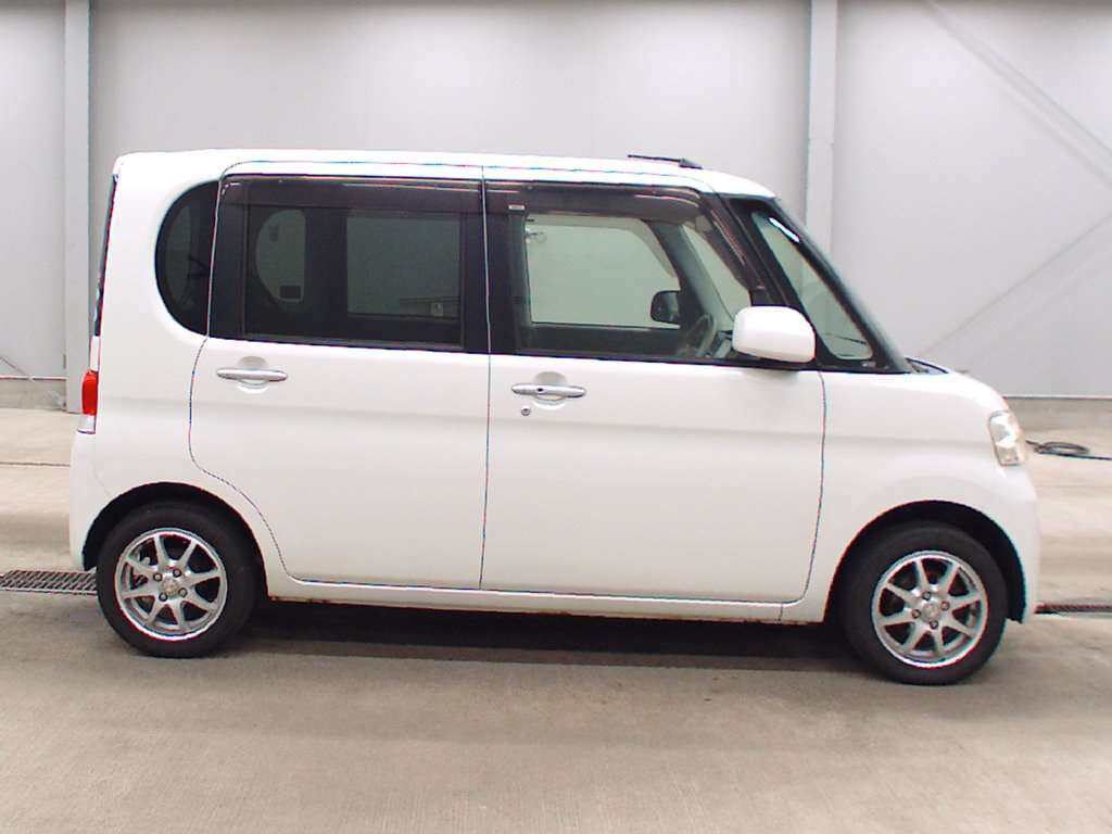 2012 Daihatsu Tanto L385S[2]