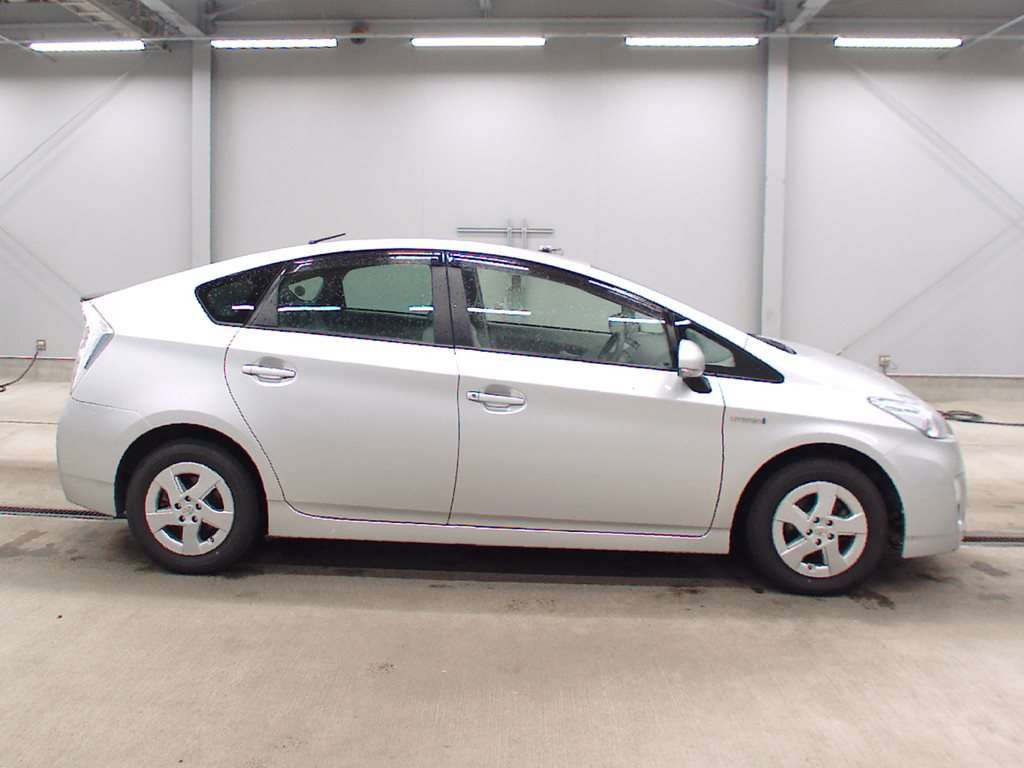 2011 Toyota Prius ZVW30[2]