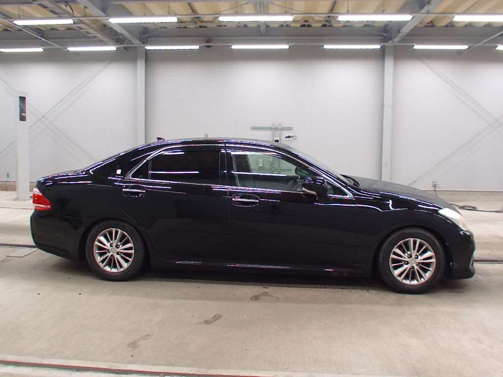 2010 Toyota Crown GRS200[2]