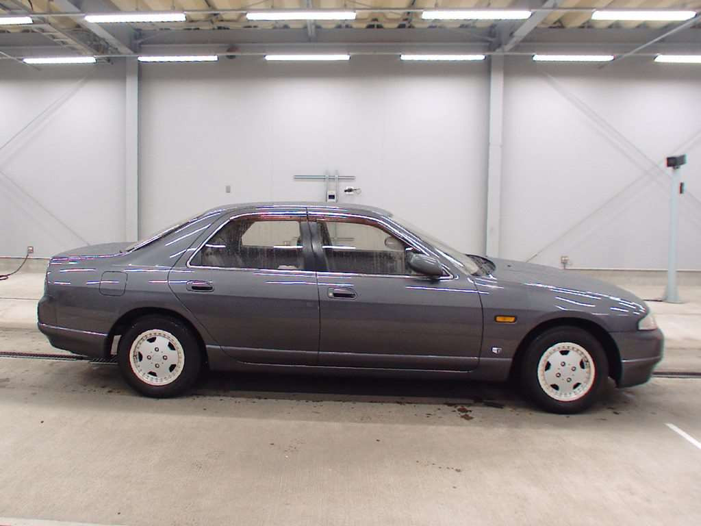 1994 Nissan Skyline HR33[2]