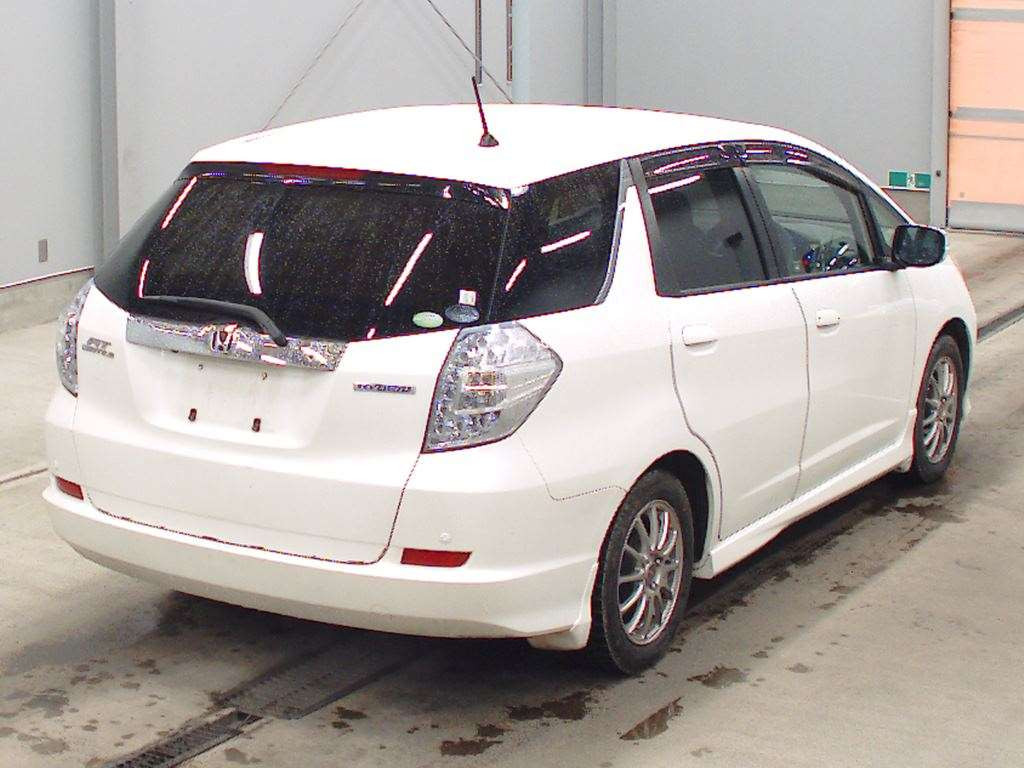 2012 Honda Fit Shuttle Hybrid GP2[1]