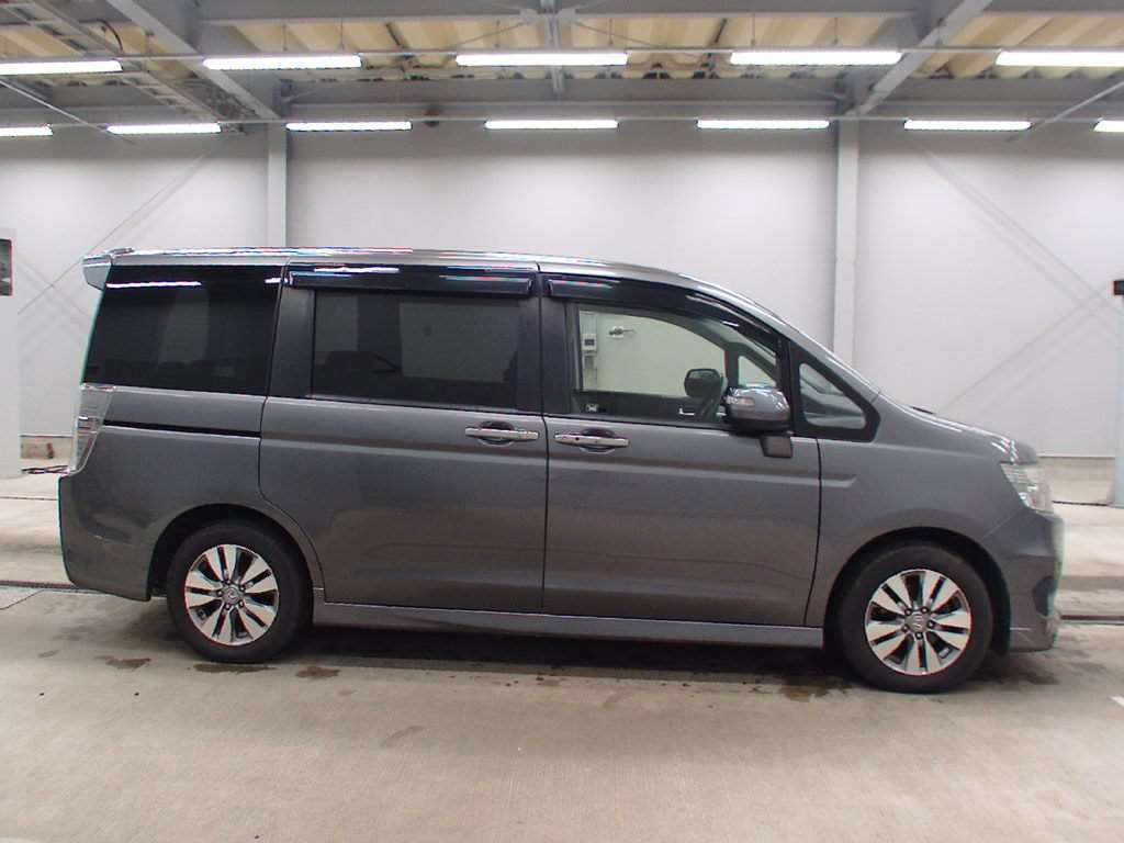 2013 Honda Step WGN Spada RK6[2]