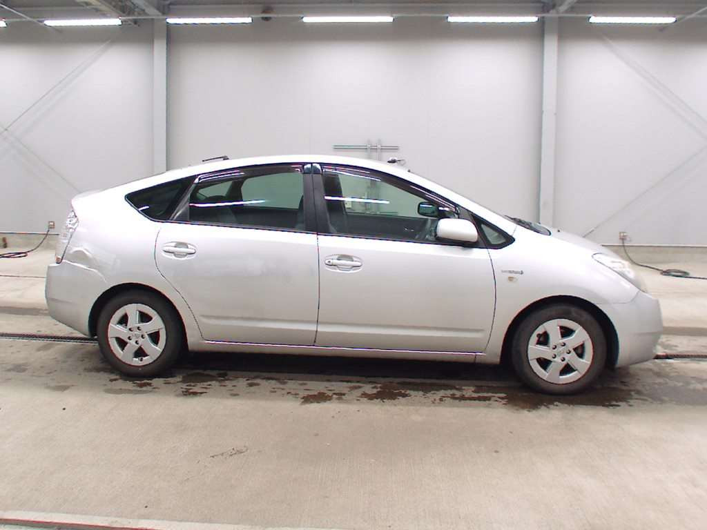 2009 Toyota Prius NHW20[2]