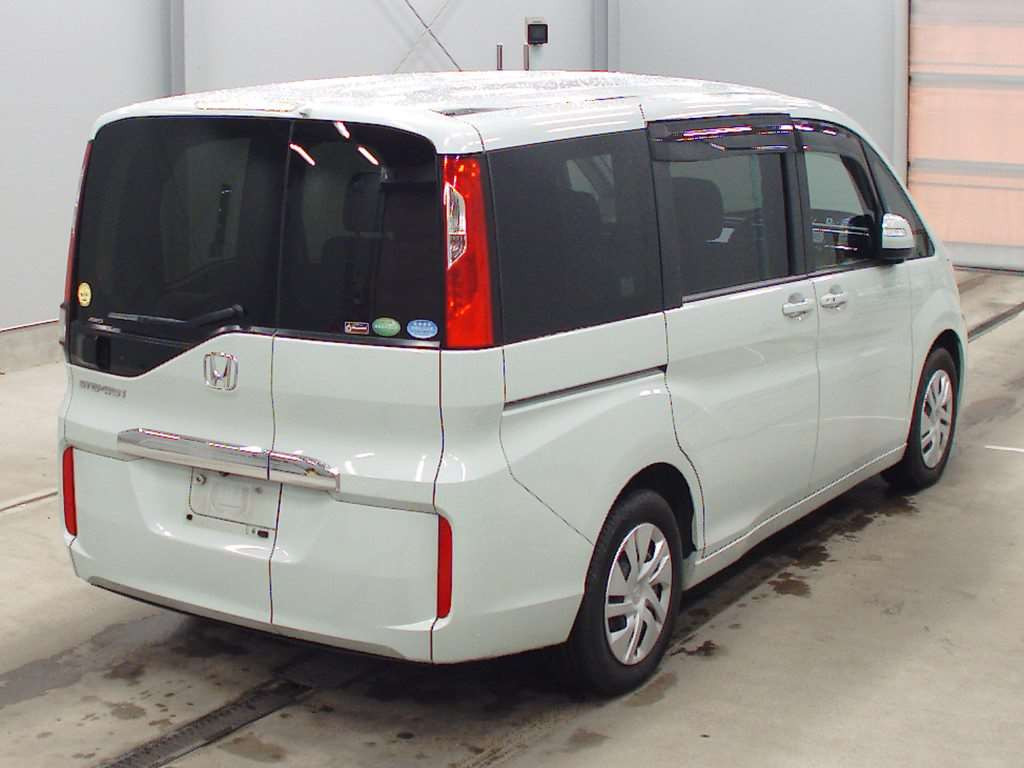 2016 Honda Step WGN RP2[1]