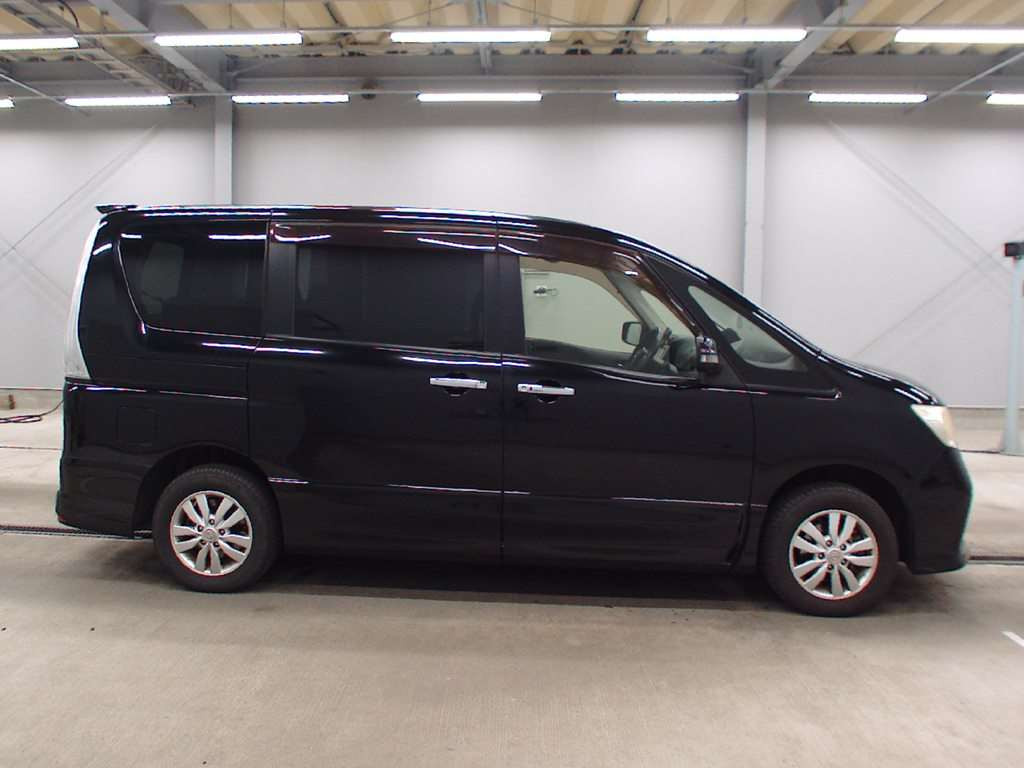 2012 Nissan Serena FNC26[2]