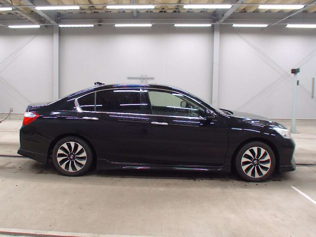 2013 Honda Accord Hybrid CR6[2]