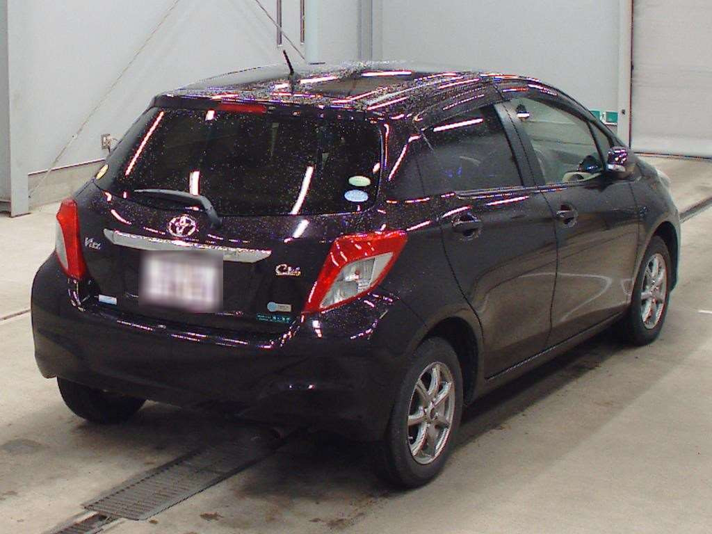 2013 Toyota Vitz NSP130[1]