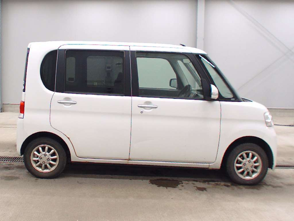 2011 Daihatsu Tanto L385S[2]