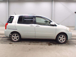 2005 Toyota Raum