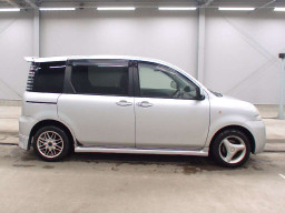 2004 Toyota Sienta