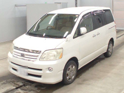 2005 Toyota Noah