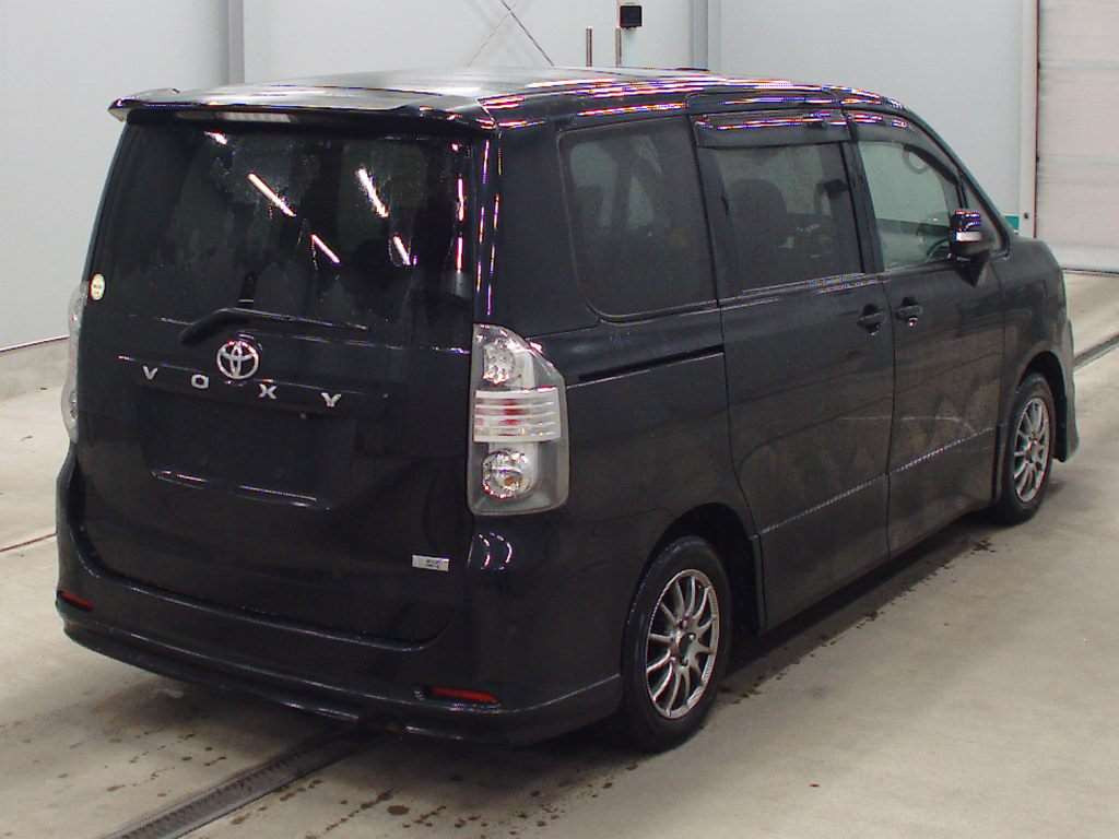 2009 Toyota Voxy ZRR75W[1]